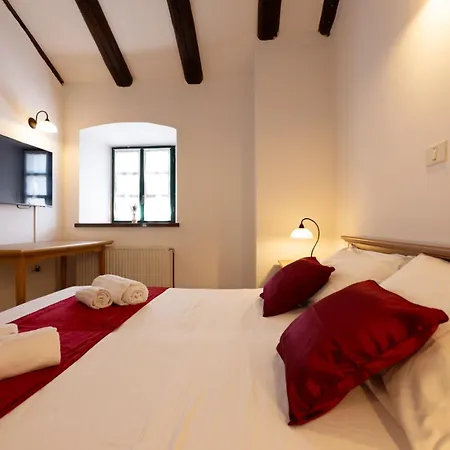 Kraska Hisa Skrla בית נופש *