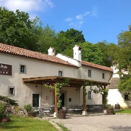 Skrla Hostel *